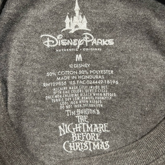 Women’s Disney Parks Nightmare Before Christmas Halloween Tshirt. Size medium - Picture 3 of 7